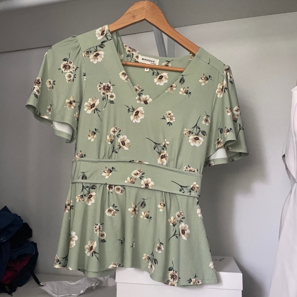 Green top - Picture 1 of 1